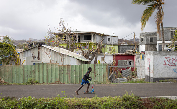 L'évacuation des fonctionnaires, source de colère pour les habitants de Mayotte