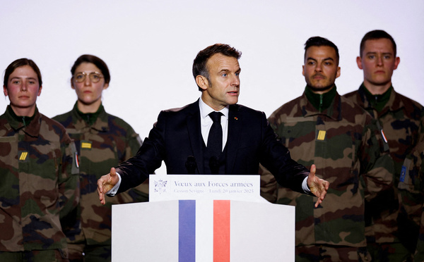 Macron veut "mobiliser" plus de jeunes volontaires "en renfort" des armées