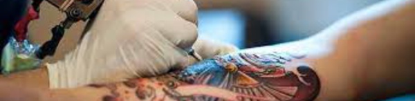 La nouvelle vie des tatouages tribaux d'Indonésie