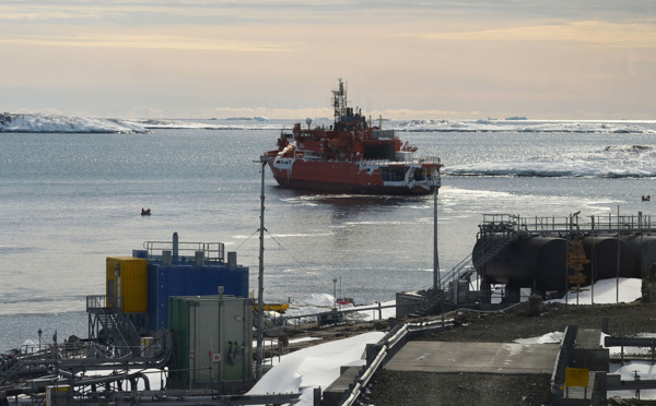 Le brise-glace échoué en Antarctique a été remis à flot