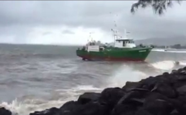 Le thonier Tahiti Nui échoué à cause d'une panne moteur