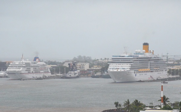 Deux paquebots à quai à Papeete au lieu d'un seul