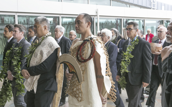 Des cadeaux reçus par James Cook il y a 237 ans rentrent à Hawaï