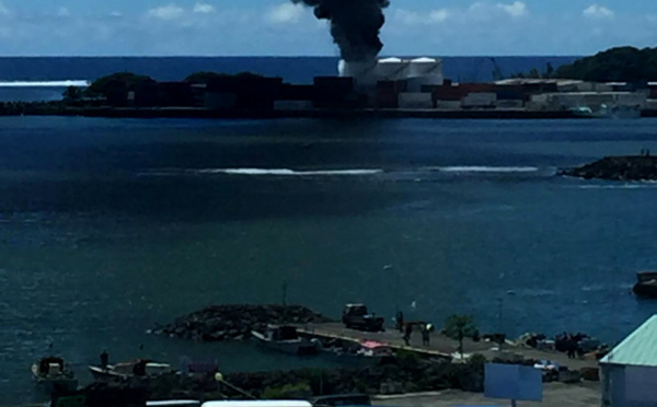 Samoa: Spectaculaire incendie au dépôt de carburant d’Apia