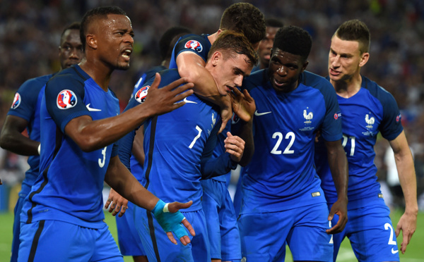 Euro-2016/Demies: à la mi-temps, la France mène grâce à un penalty de Griezmann