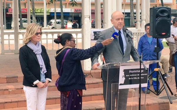 Attentat: à Nouméa, Juppé appelle "à serrer les rangs" contre "la haine"