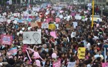 Pérou: 50.000 manifestants à Lima contre la violence machiste