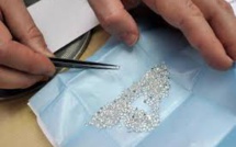 Un voyageur arrêté avec 800 grammes de diamants bruts dans le caleçon
