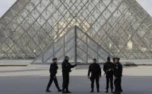 Agression "à caractère terroriste" de militaires près du Louvre