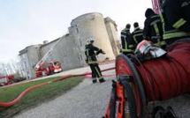 Charente: un château brûle, AXA demande aux pompiers de rembourser les travaux