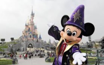 Euro Disney, lourdement endetté, lance les festivités des 25 ans de Disneyland Paris