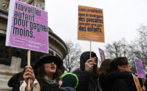 "Travailler autant pour gagner moins": rassemblements pour les droits des femmes