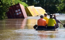 Australie: deux morts et des villes inondées après le passage du cyclone Debbie