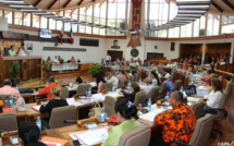 Session administrative en direct : " Le temps des cabinets noirs est révolu" (Fritch)