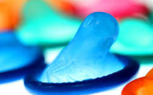 Avaler des préservatifs pleins de cocaïne liquide, tendance chez les "mules" (Interpol)