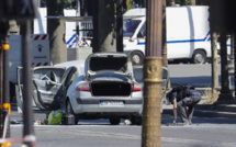 Attentat raté sur les Champs-Elysées: des gardes à vue, questions sur la détention d'armes