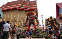En Thaïlande, des statues de superhéros dans les temples bouddhistes