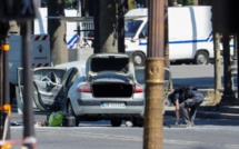 Attentat raté sur les Champs-Elysées: une fiche S, un arsenal et des questions
