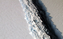 Un énorme bloc de glace sur le point de se détacher en Antarctique