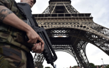 Tour Eiffel: un homme arrêté avec un couteau dit avoir voulu attaquer un militaire