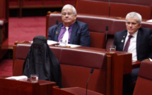 Australie: une parlementaire anti-immigration porte la burka en plein Sénat