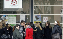 Lycées/sécurité: Matignon refuse d'assouplir l'interdiction de fumer