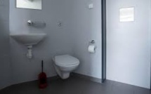 Mystère dans des toilettes suisses... bouchées par des liasses de 500 euros