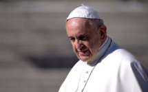 Le pape François: à bas les téléphones et les photos pendant la messe
