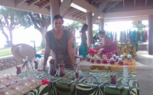 Au Salon de Moorea : Vairea, graveuse sur verre