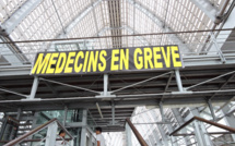 Médecins hospitaliers : la grève se poursuit