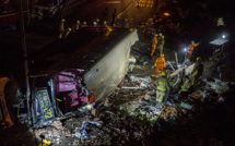 Un bus se renverse à Hong Kong : 19 morts, 60 blessés, le chauffeur arrêté