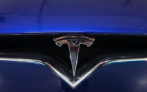 USA: une Tesla en mode semi-autonome percute une voiture de police