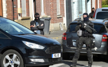 Coup de filet dans l'ultradroite: poursuite des gardes à vue, les musulmans "préoccupés"