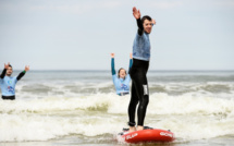 A Lacanau, des adolescents malvoyants se dépassent grâce au surf