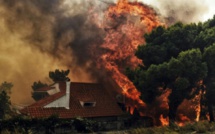 Grèce: le bilan des feux s'alourdit à 88 morts, trois enfants parmi les identifiés