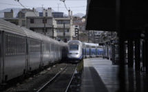 Déraillement TGV à Marseille: les opérations de relevage avancent comme prévu