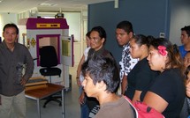 Visite des élèves du lycée professionnel St Joseph de Punaauia Au service de la perliculture