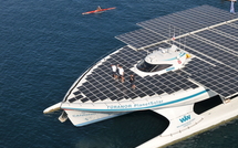 Le plus grand bateau solaire du monde en escale à Papeete VIDEO