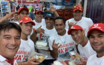 Shell Va'a en séance de dédicaces à la boutique Vodafone de Punaauia