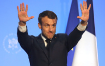 Macron s'évertue à apaiser les "gilets jaunes" et multiplie les appels au calme