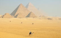 Egypte: polémique autour d'une vidéo d'un couple nu au sommet d'une pyramide
