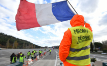 "Si on arrête là, on a tout perdu!": sur un péage de Provence, des "gilets jaunes" veulent durer