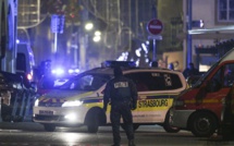 Trois morts dans l'attaque de Strasbourg: le tireur en fuite traqué, la France passe en "urgence attentat"