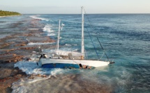 Le Bougainville porte secours à un voilier au Kiribati