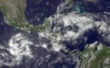 Le cyclone Adrian, rétrogradé en tempête tropicale