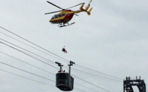Savoie: plus de 100 skieurs évacués d'une télécabine à la station des Menuires