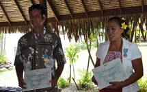 Remise de la médaille de bronze du tourisme à Ghislaine Mahotu et Hiro Damide