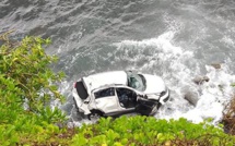 Ils sortent indemnes d'une chute spectaculaire en voiture 