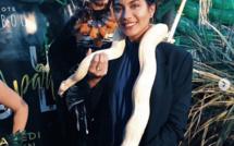 Vaimalama Chaves, Miss France 2019, porte autour du cou... un serpent