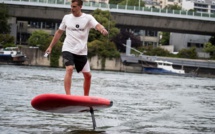 Avec le surf électrique, pas besoin de vagues sur la Seine